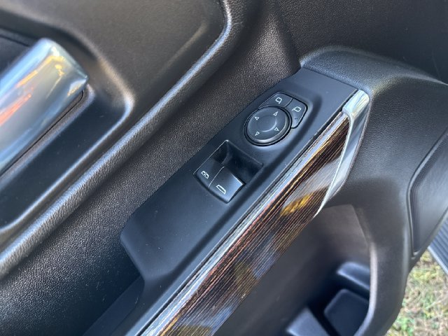 Used 2022 White GMC SLE image 11