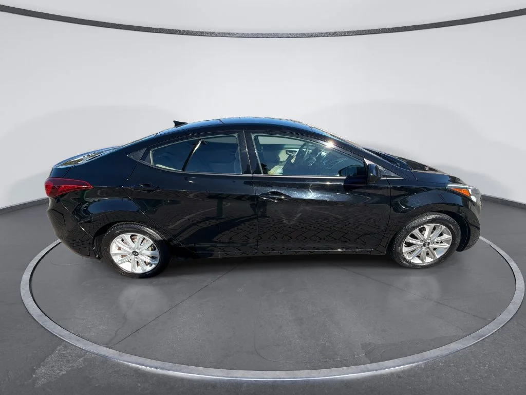 Used 2016 Black Hyundai SE image 8