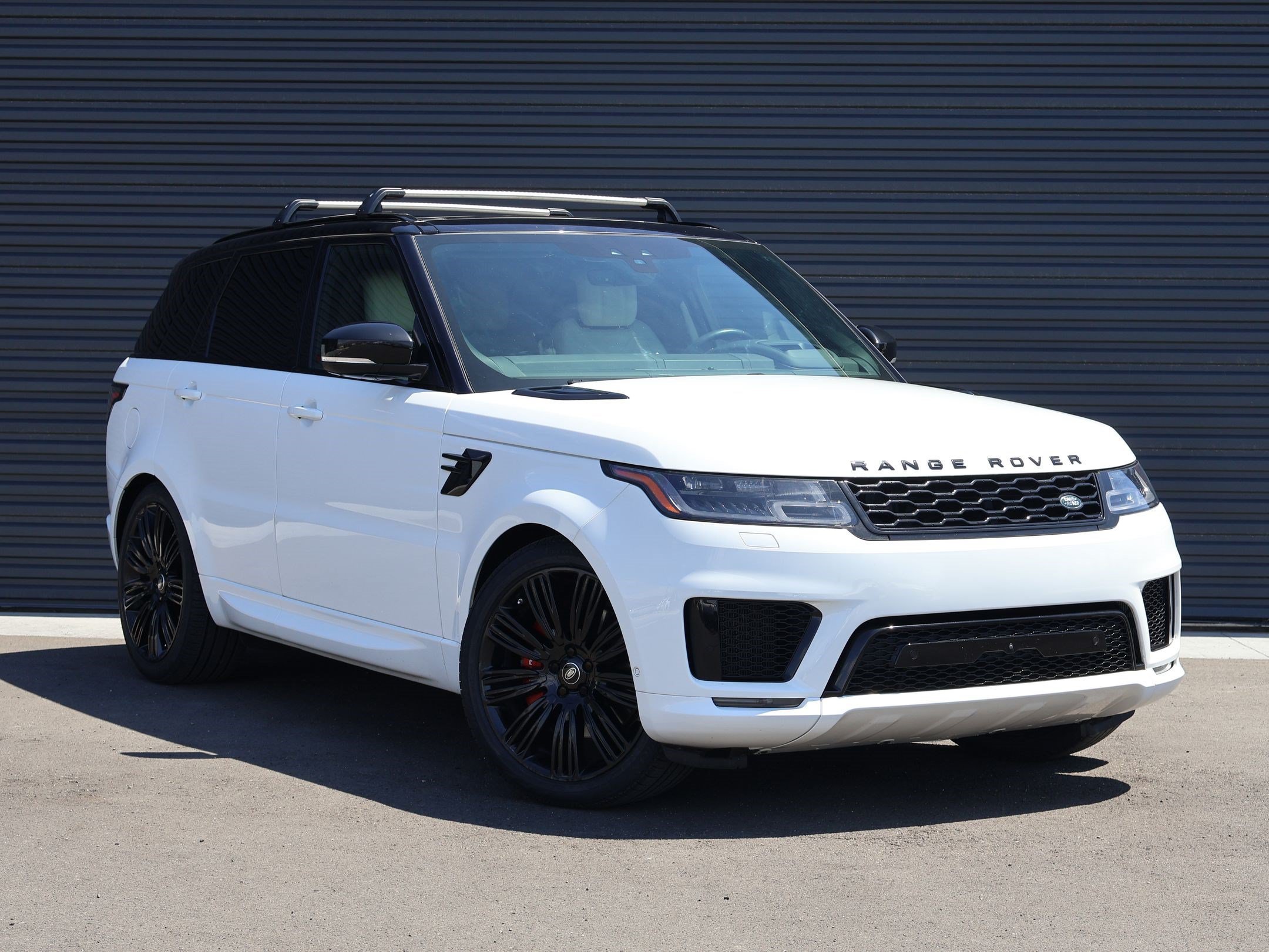 Used 2020 White Land Rover HSE Dynamic image 3