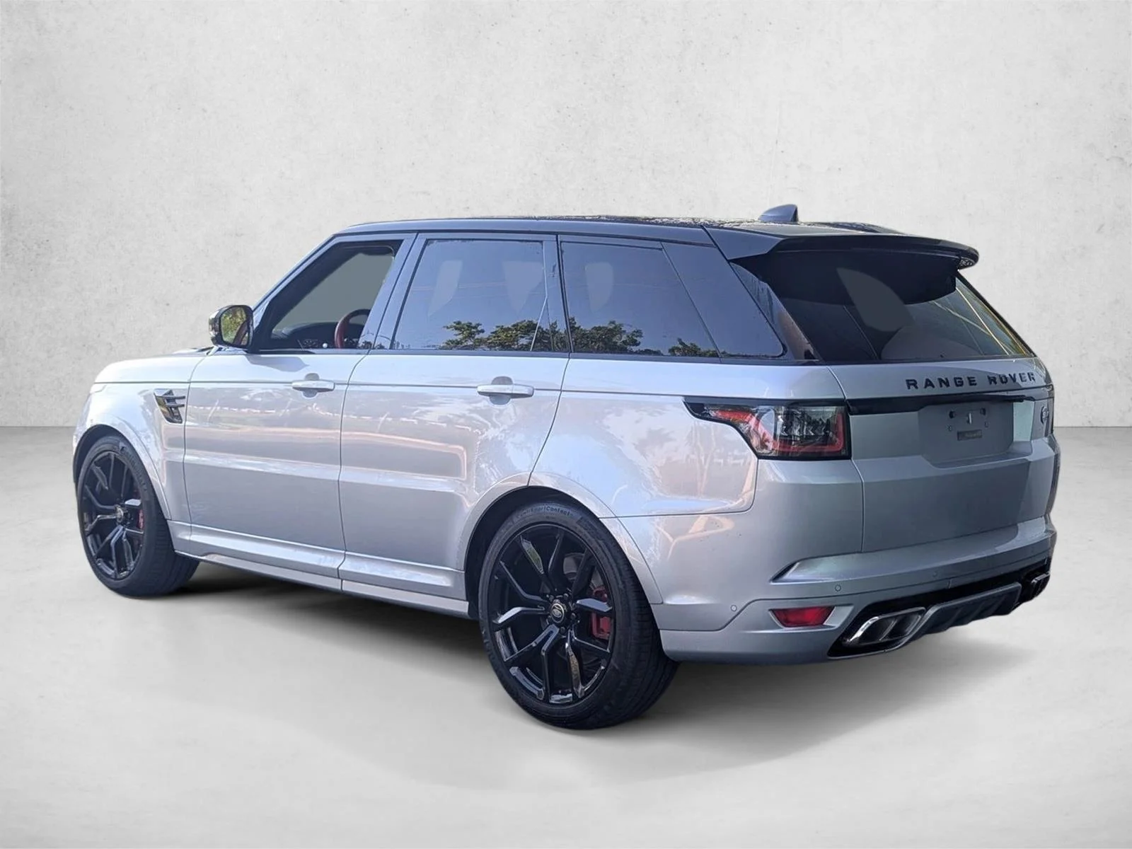Used 2022 Silver/Gray Land Rover SVR image 3