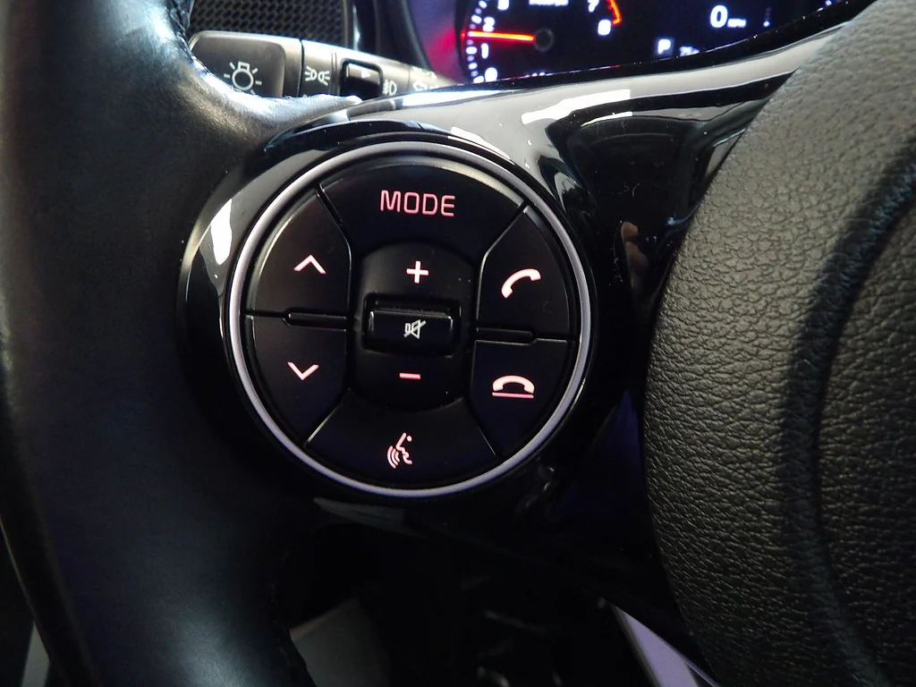 Used 2022 Neptune Blue/Cherry Black Kia X-Line image 28