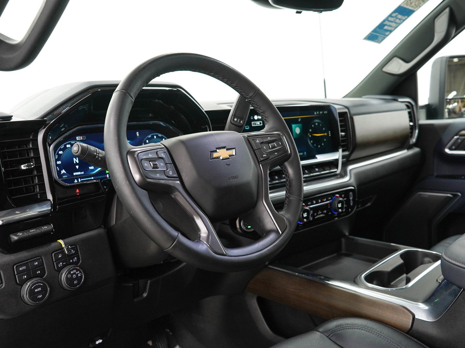 Used 2025 Iridescent Pearl Tricoat Chevrolet High Country image 26
