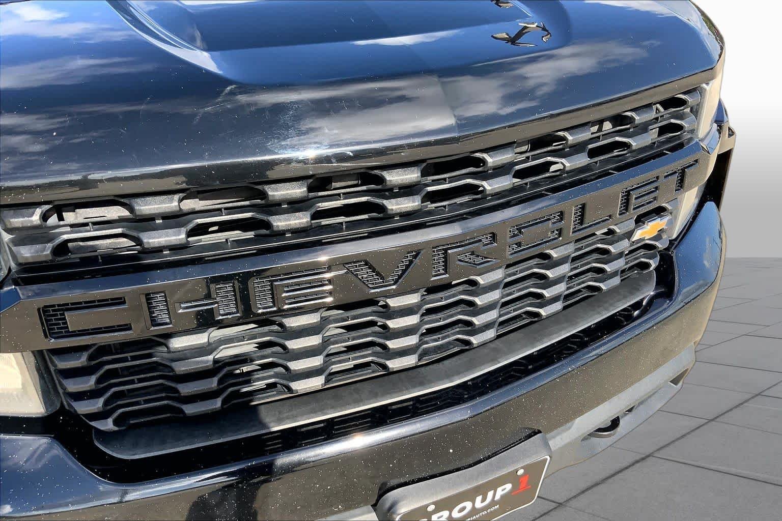 Used 2021 Black Chevrolet Custom image 29