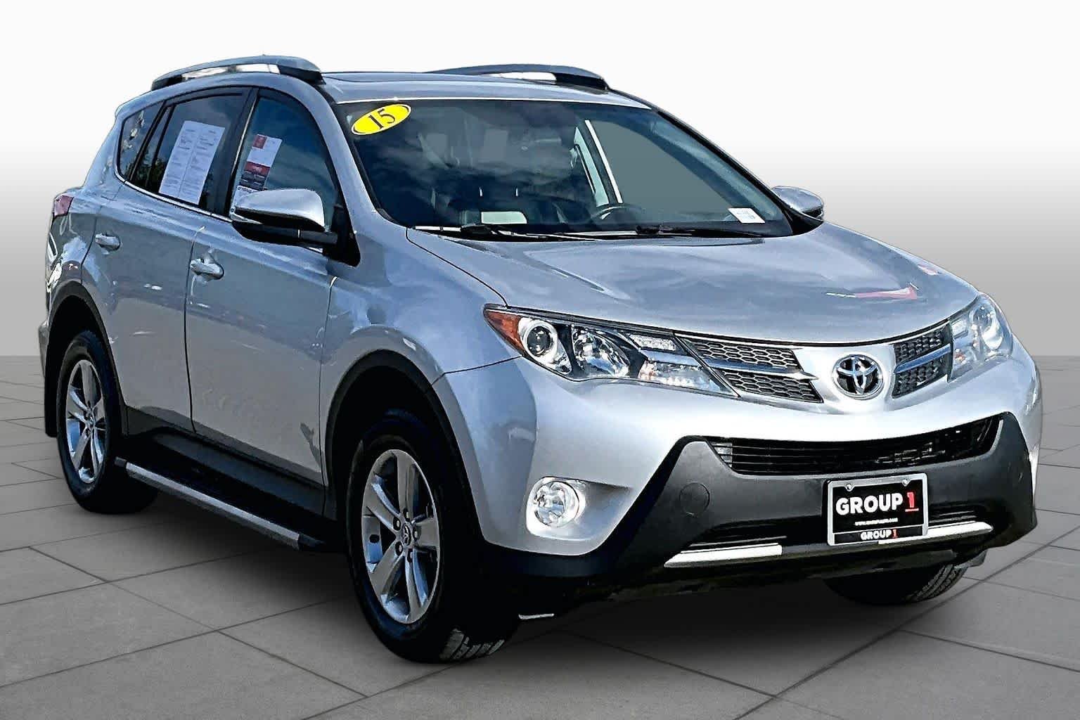 Used 2015 Classic Silver Metallic Toyota XLE image 2