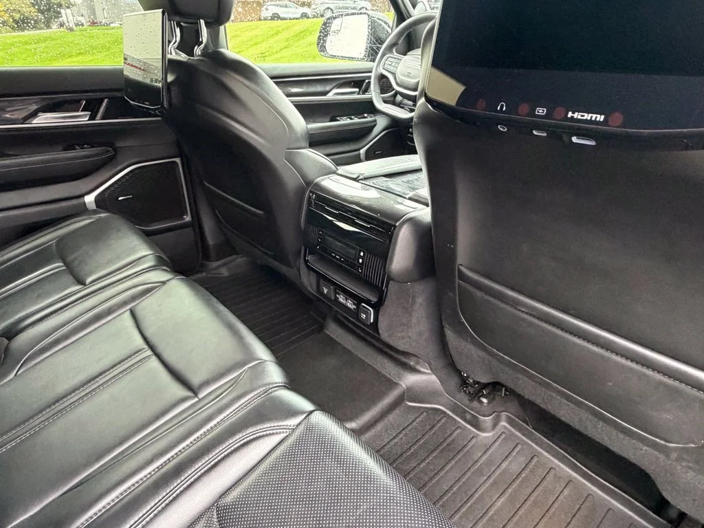 Used 2022 Diamond Black Cry Jeep Series I image 44
