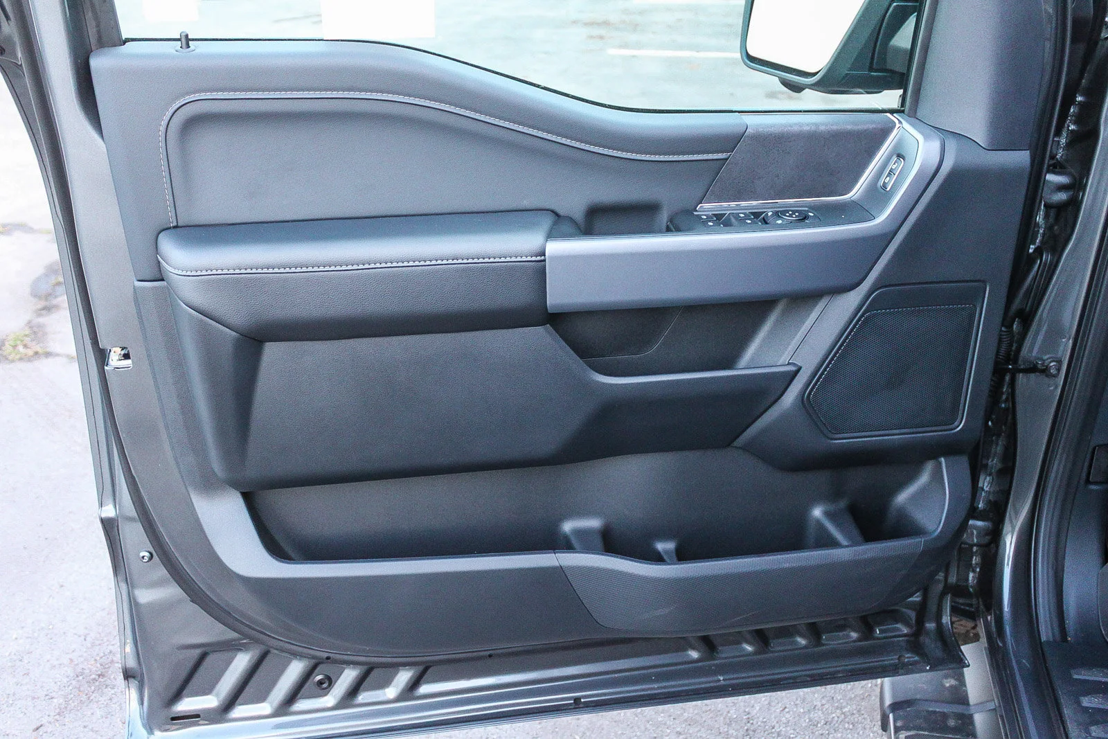 New 2026 Oxford White Ford XLT image 23