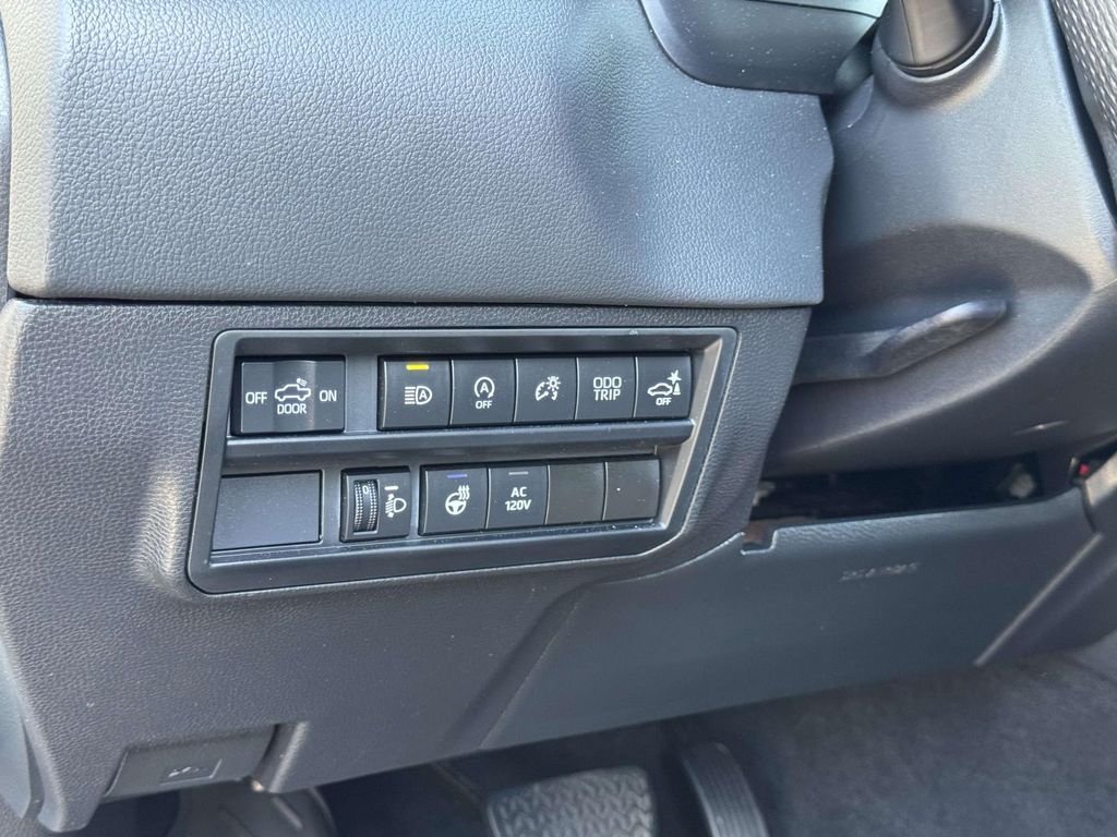 Used 2024  Toyota Limited image 9