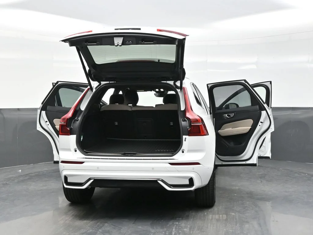 Used 2026 Crystal White Volvo Plus image 43