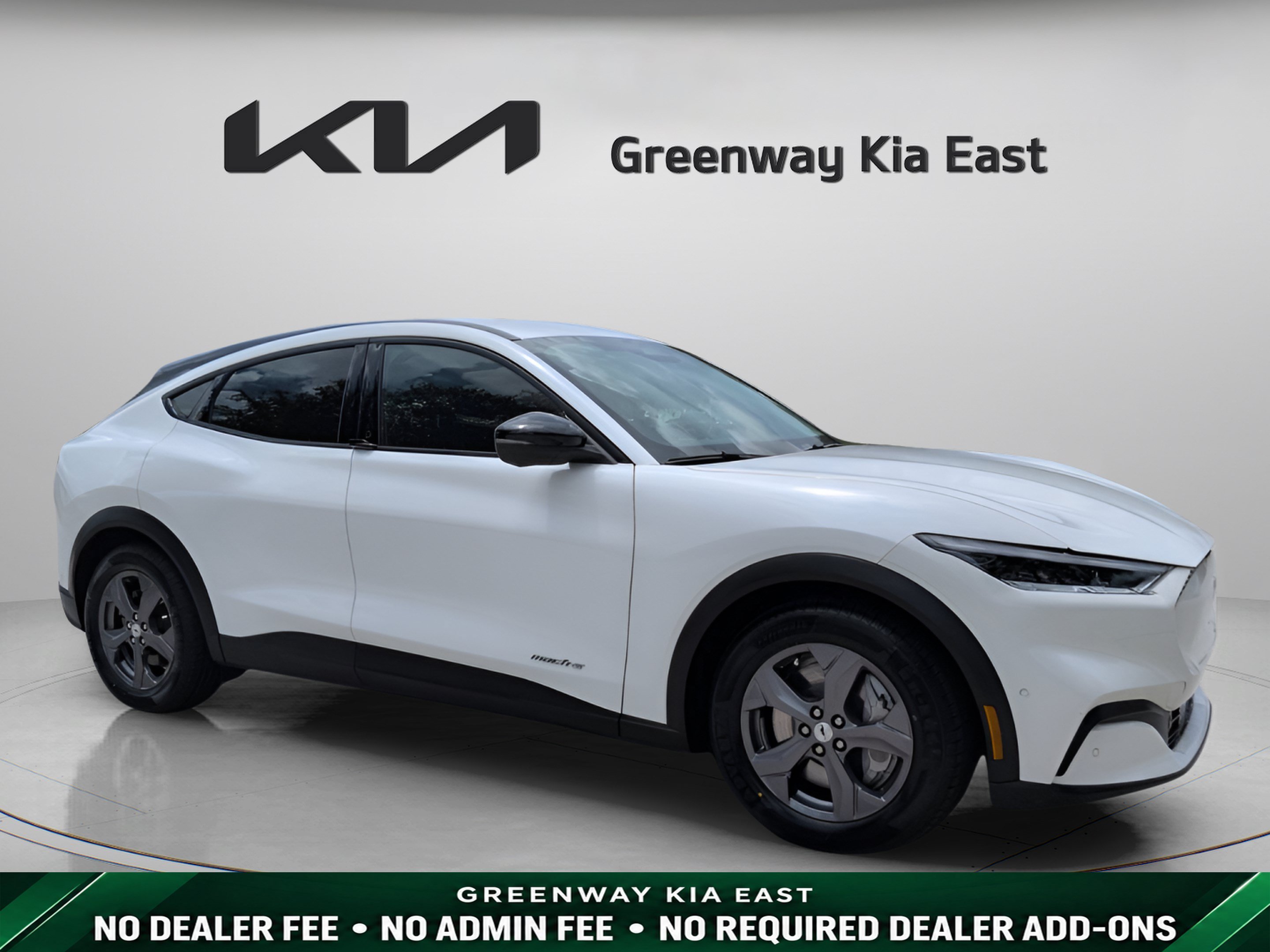 Used 2023 White Metallic Ford Select image 1
