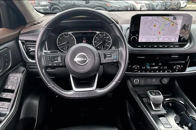 Used 2023 Gray Nissan SL image 8