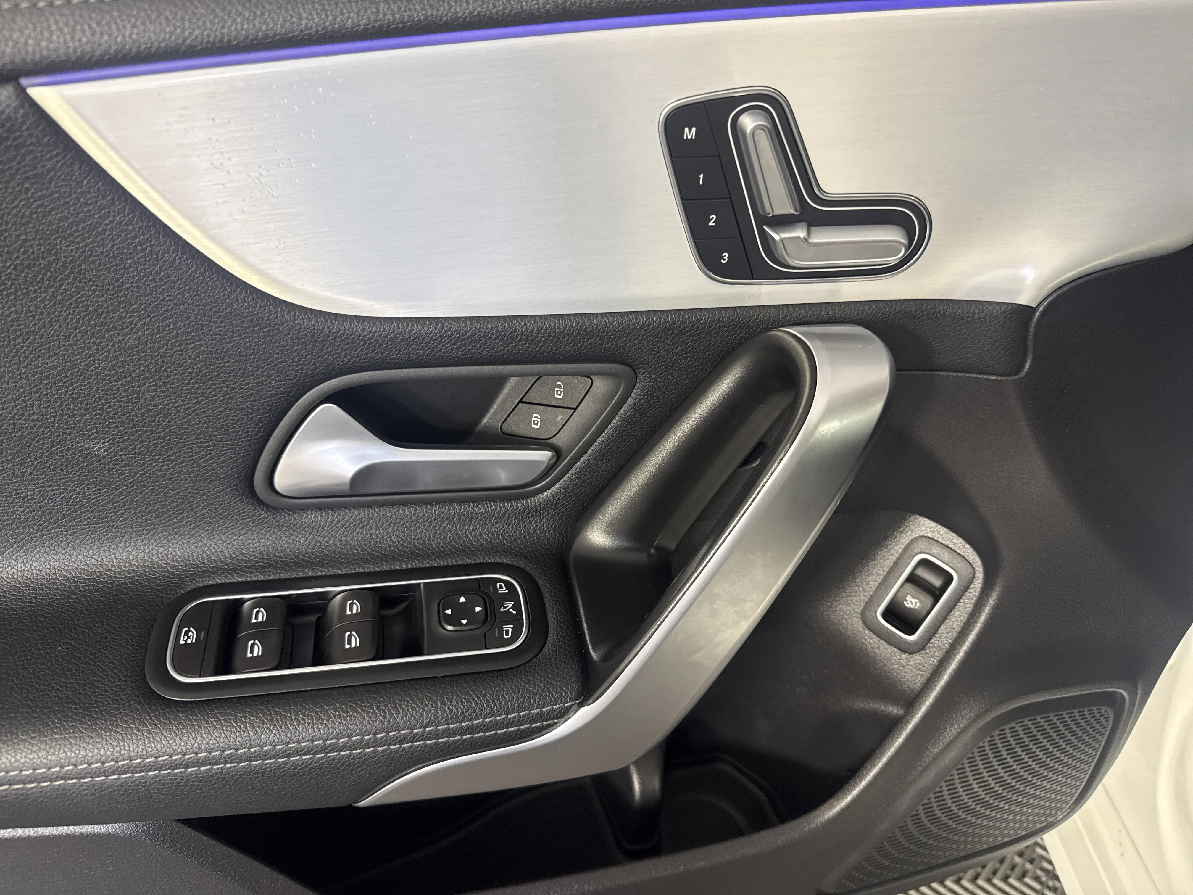 Used 2025 White Mercedes-Benz  image 18