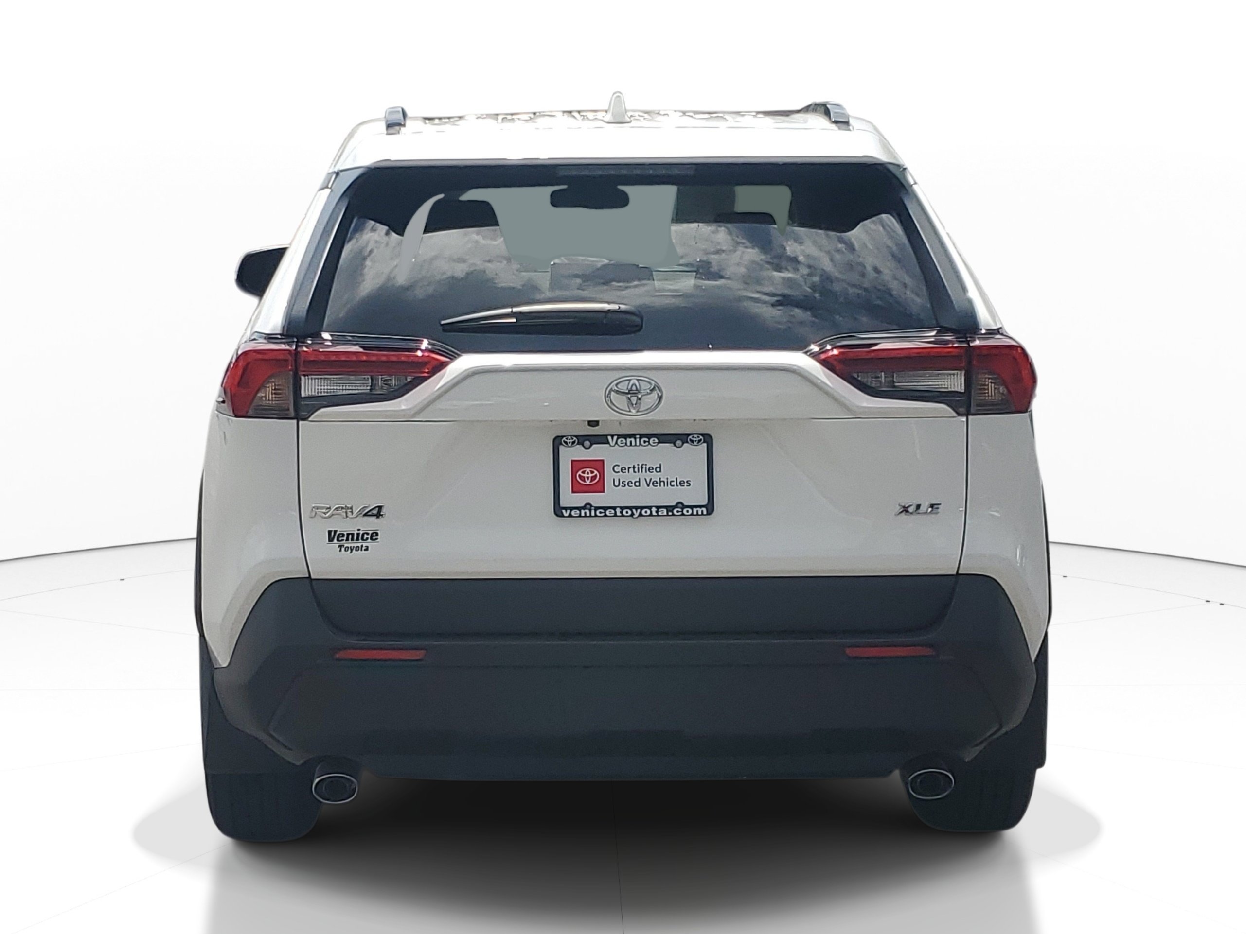 Used 2025 Ice Cap Toyota XLE image 5