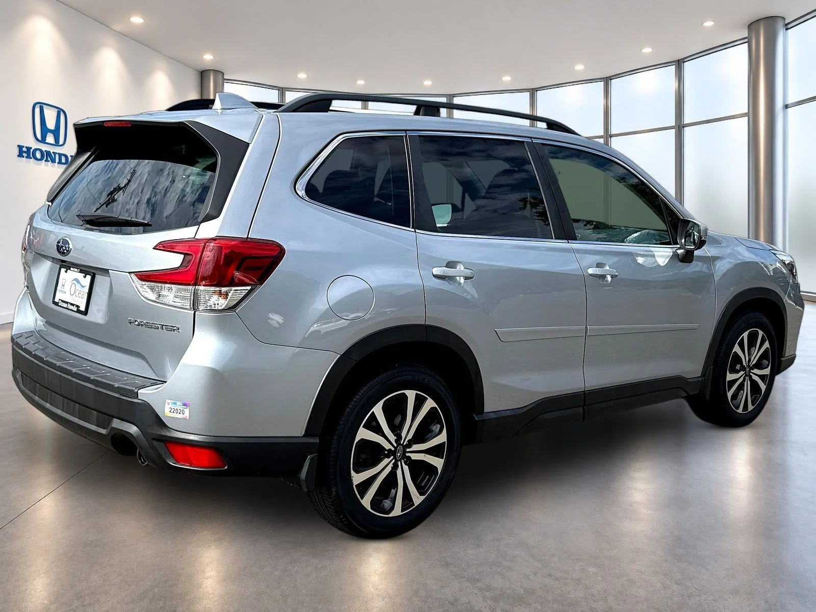Used 2020 Ice Silver Metallic Subaru Limited image 5
