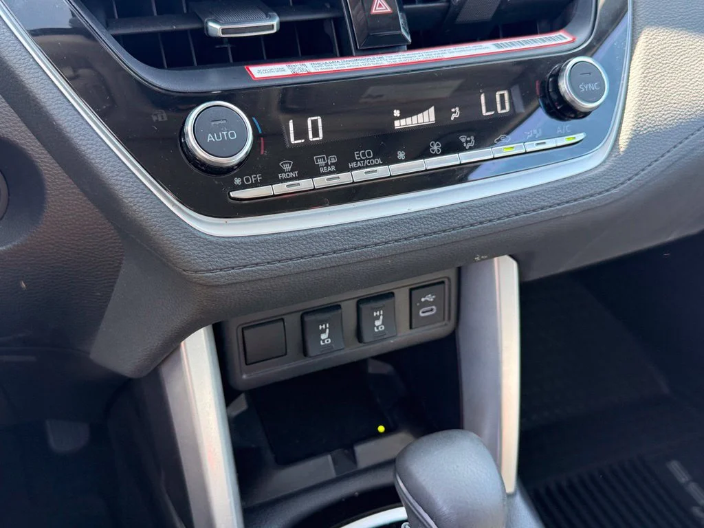 Used 2025  Toyota XLE image 11