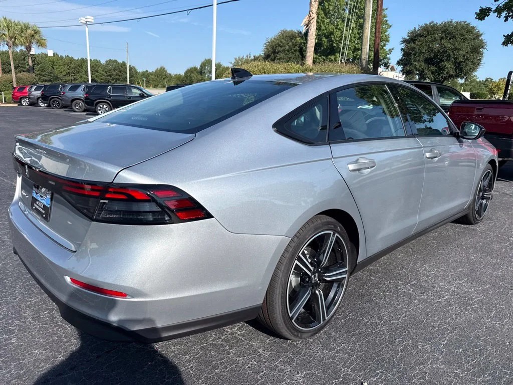 New 2026 Solar Silver Metallic Honda SE image 3