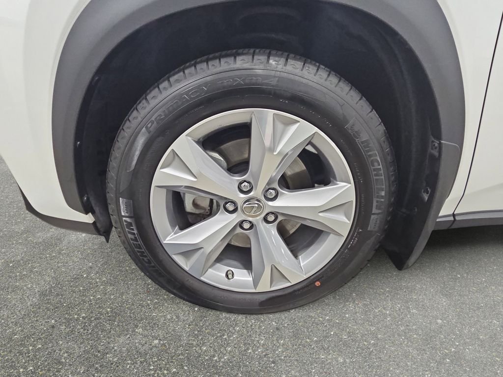 Used 2017 White Lexus 200t image 33