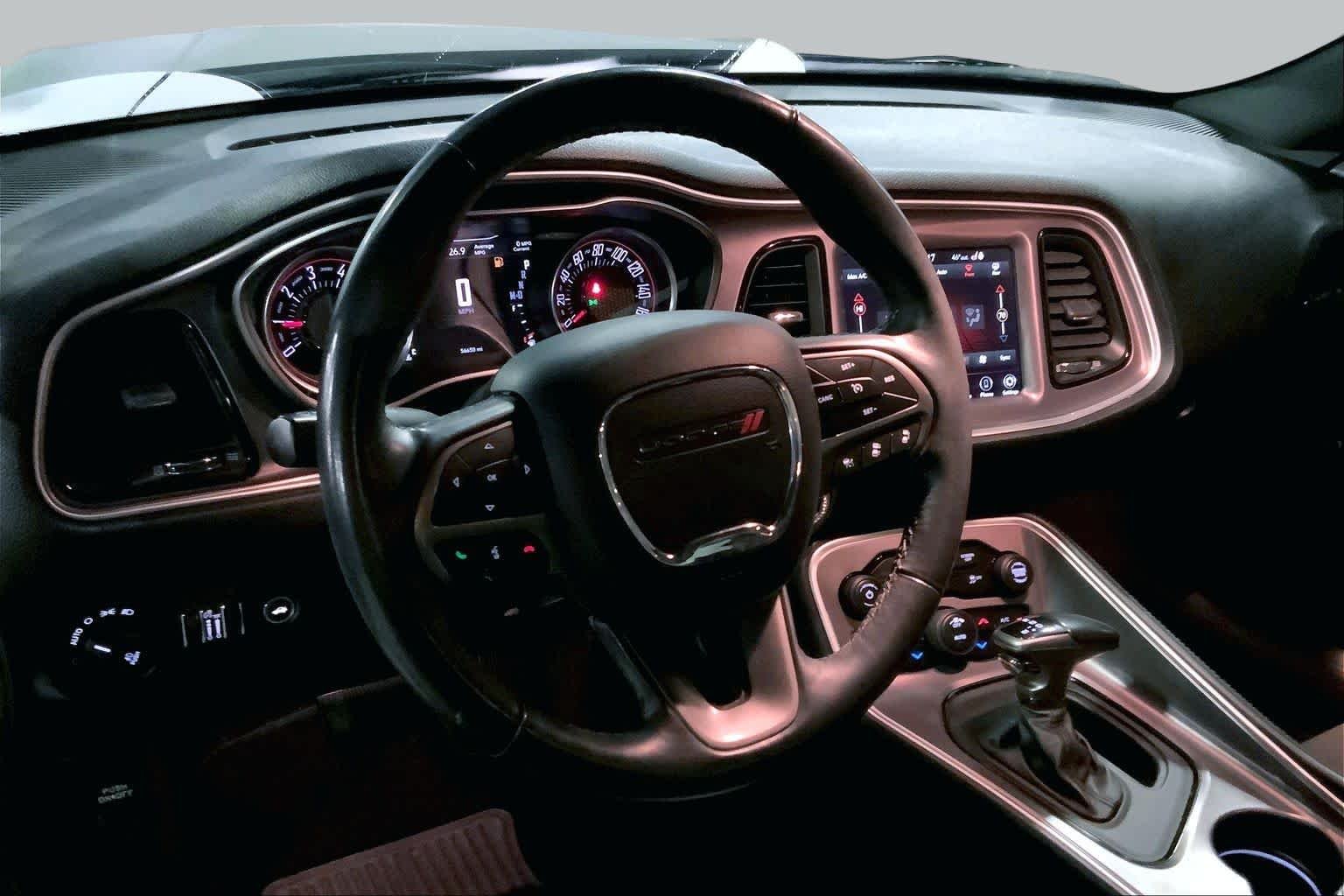 Used 2019 F8 Green Dodge SXT image 6