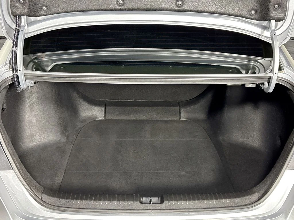 Used 2023 Lunar Silver Metallic Honda LX image 20