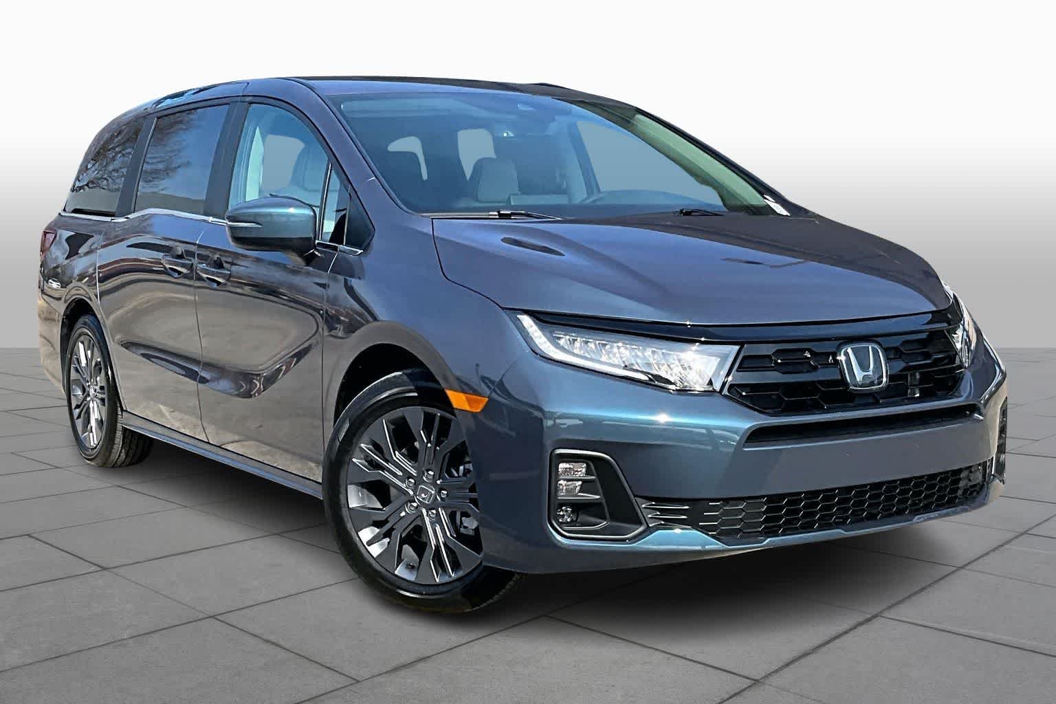 Used 2026 Smoke Blue Pearl Honda Touring image 2
