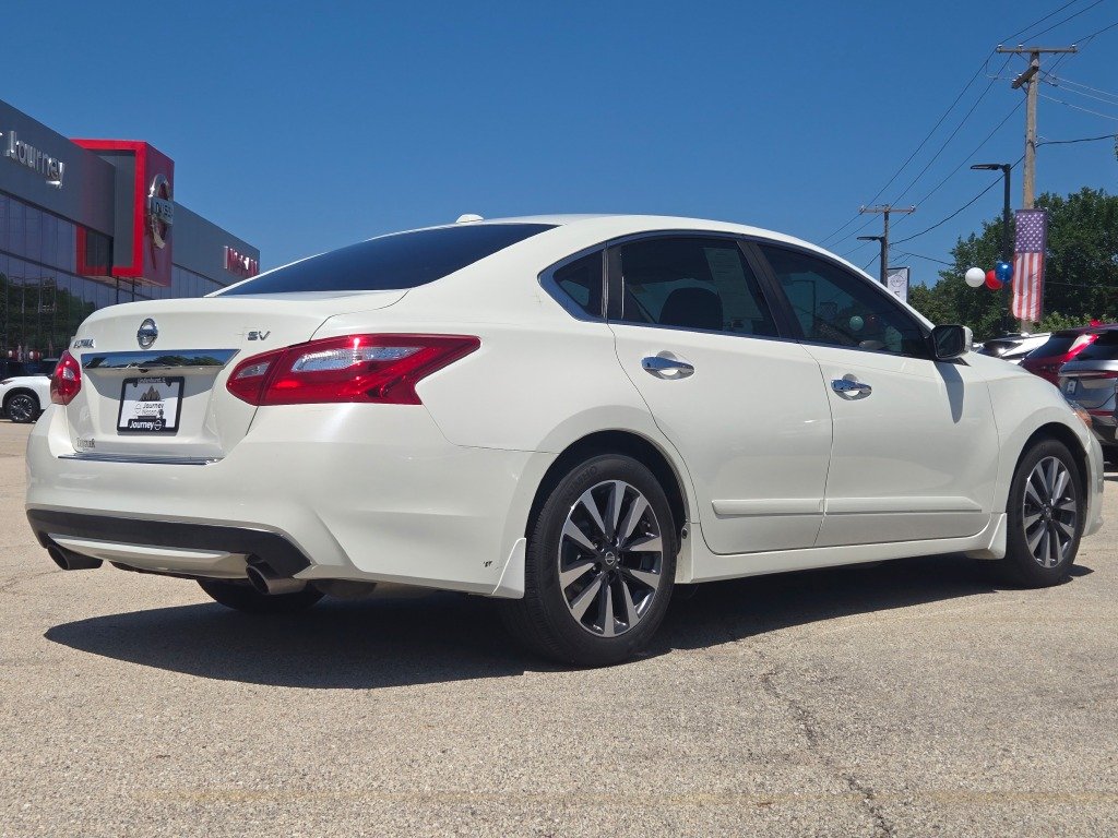 Used 2016 White Nissan 2.5 SV image 12