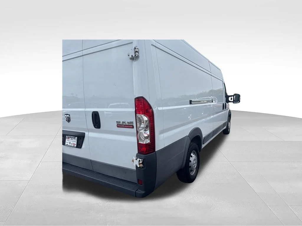 Used 2016 White Ram High Roof image 3