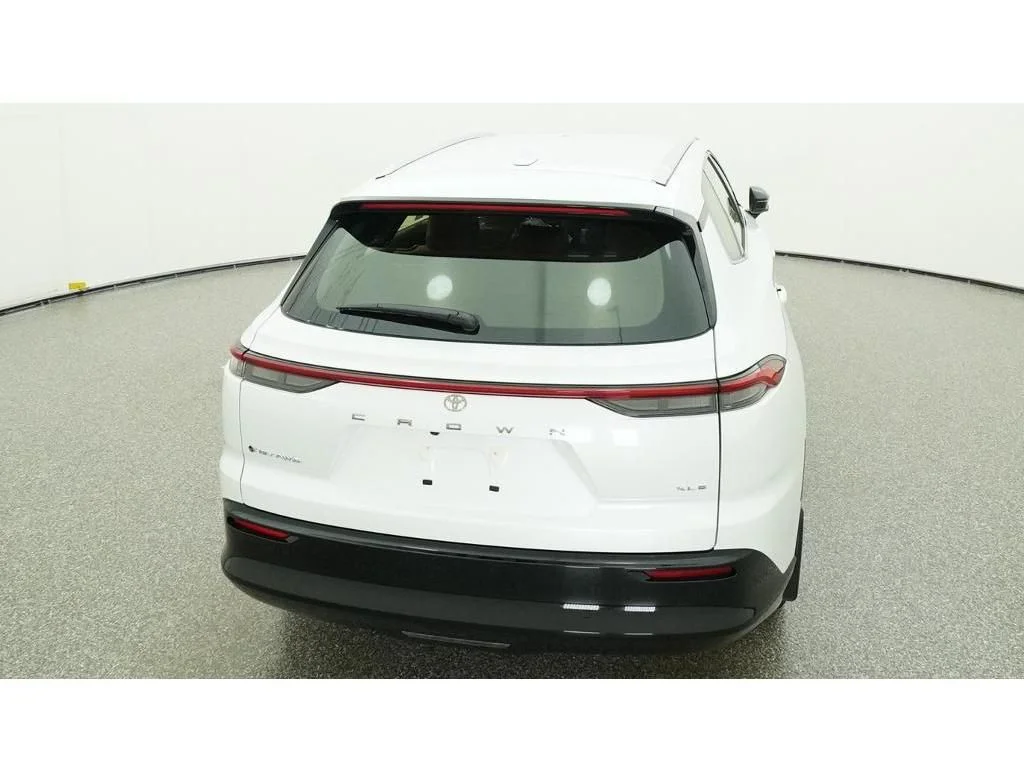 New 2026 Oxygen White Toyota XLE image 7