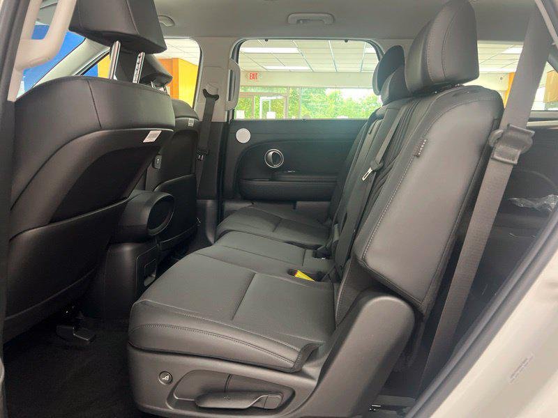 New 2027 White Hyundai SEL 8P image 16