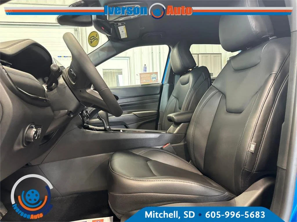 New 2026 Hydro Blue Pearlcoat Jeep Limited Altitude image 16