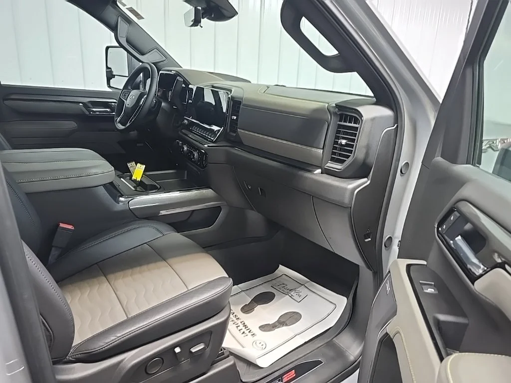 Used 2025 Gray Chevrolet ZR2 image 18