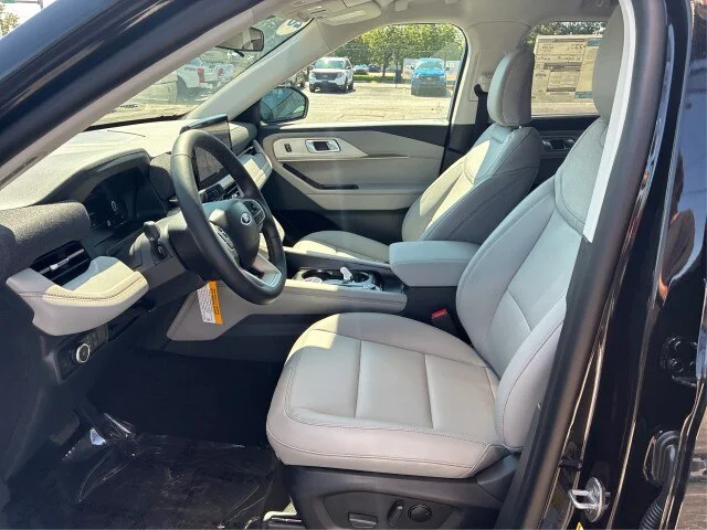 New 2026 Agate Black Metallic Ford Active image 32