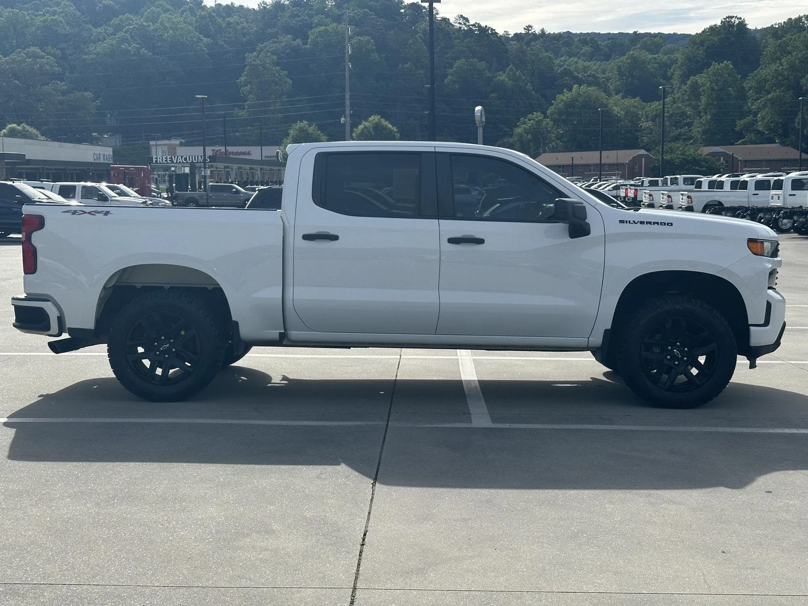 Used 2022 Summit White Chevrolet Custom image 8