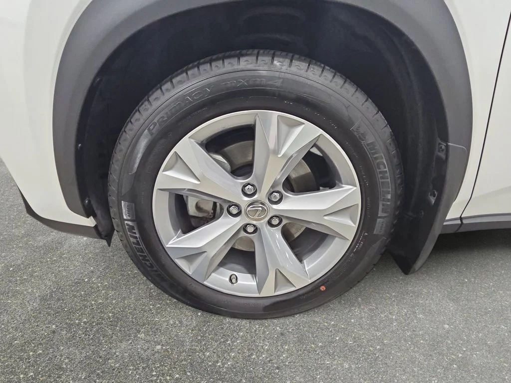 Used 2017 White Lexus 200t image 33
