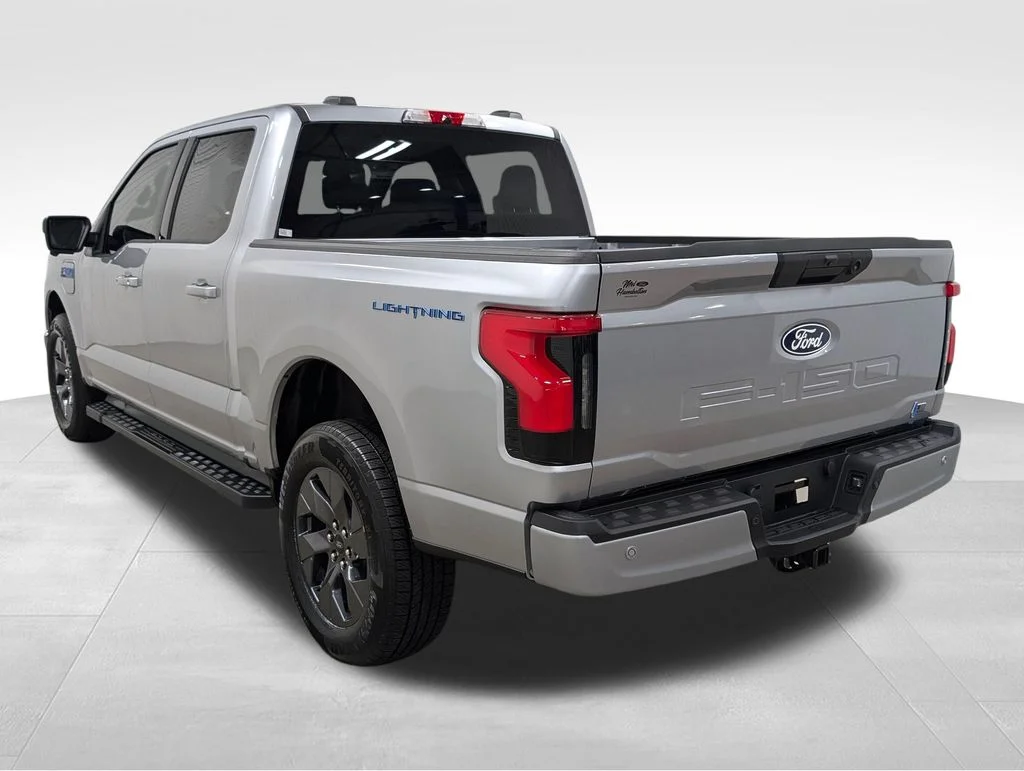 2025 Ford F-150 Lightning Flash - Photo 8