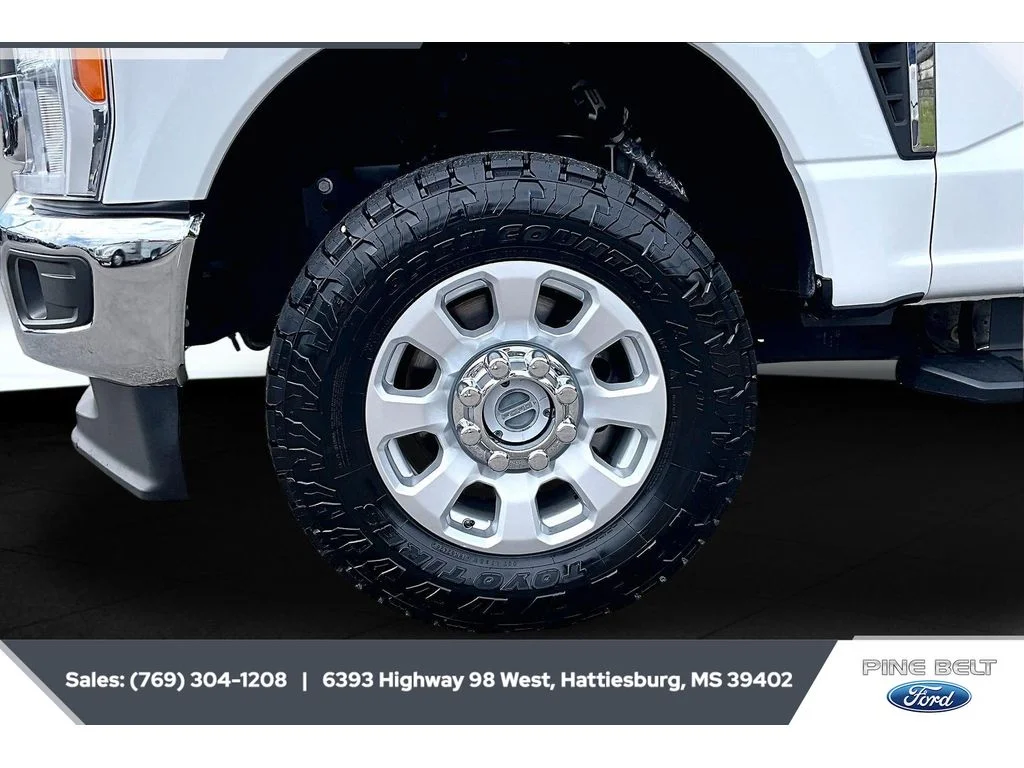 Used 2023 Oxford White Ford XLT image 7