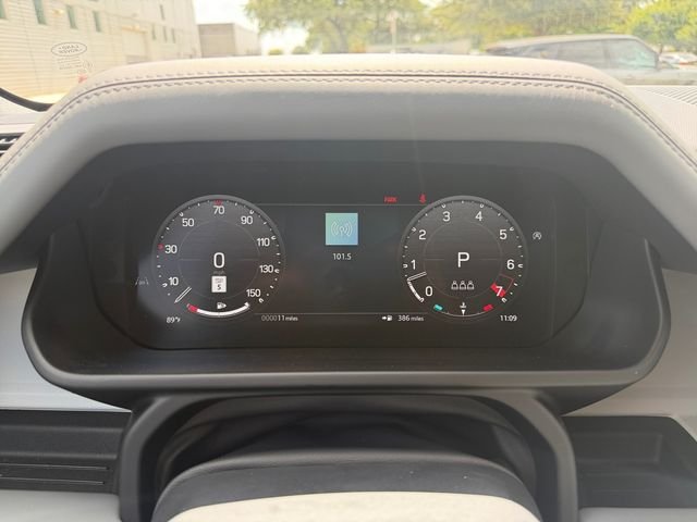 New 2026 Fuji White Land Rover X-Dynamic SE image 14