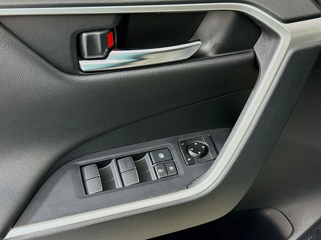 Used 2019 Magnetic Gray Metallic Toyota XSE image 19