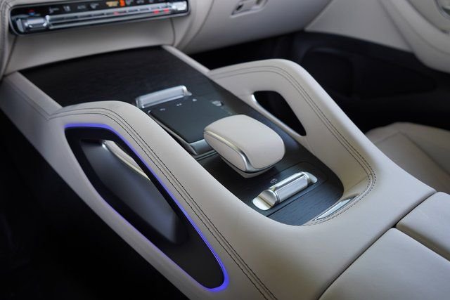 New 2026 MANUFAKTUR Moonlight White Metallic Mercedes-Benz AMG® GLE 63 S 4MATIC+ SUV image 26