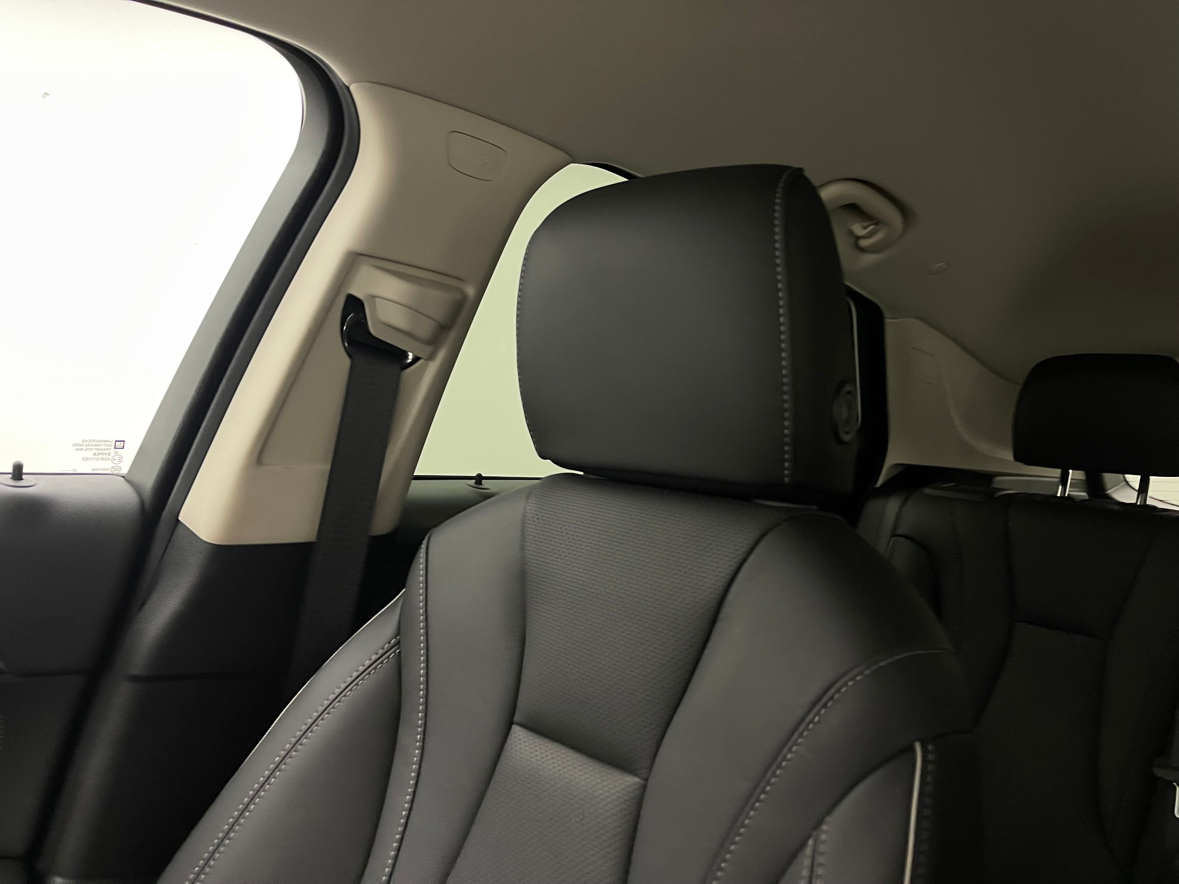 Used 2023 Summit White Buick Essence image 41