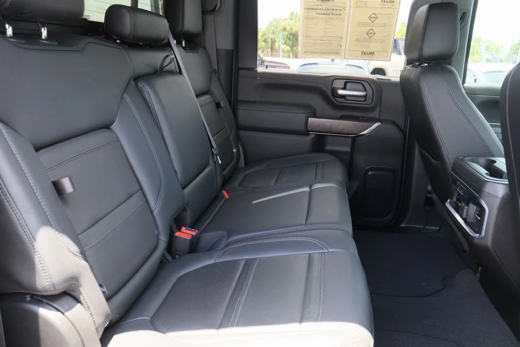 Used 2022 White GMC Denali image 29