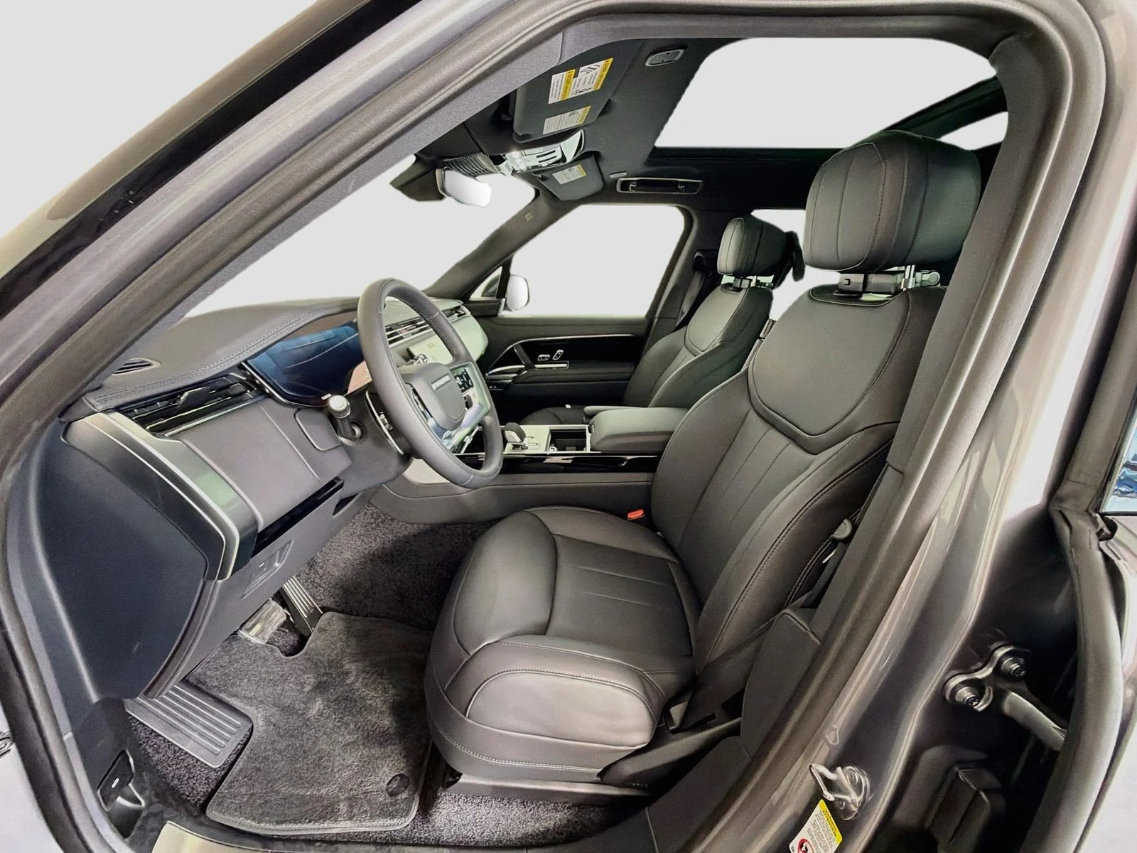 New 2026 Eiger Gray Meta Land Rover SE image 23