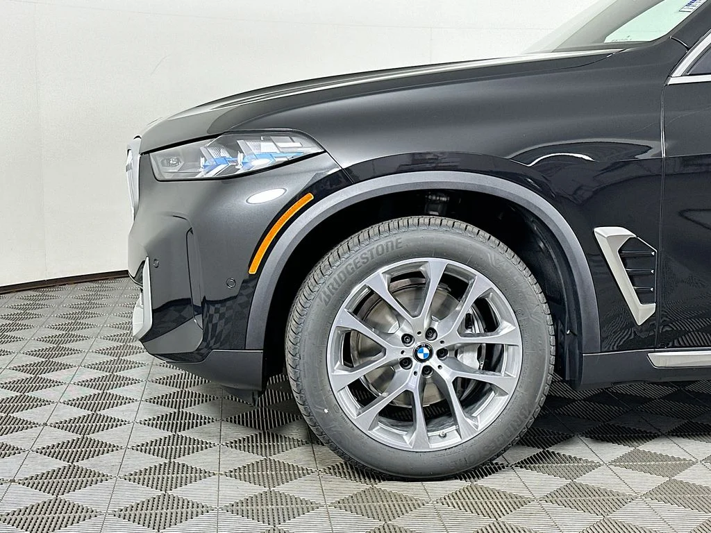 New 2026 Black Sapphire Metallic BMW xDrive40i image 9