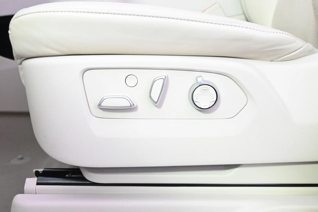 Used 2024 Crystal White Tricoat Cadillac Premium Luxury Platinum image 14