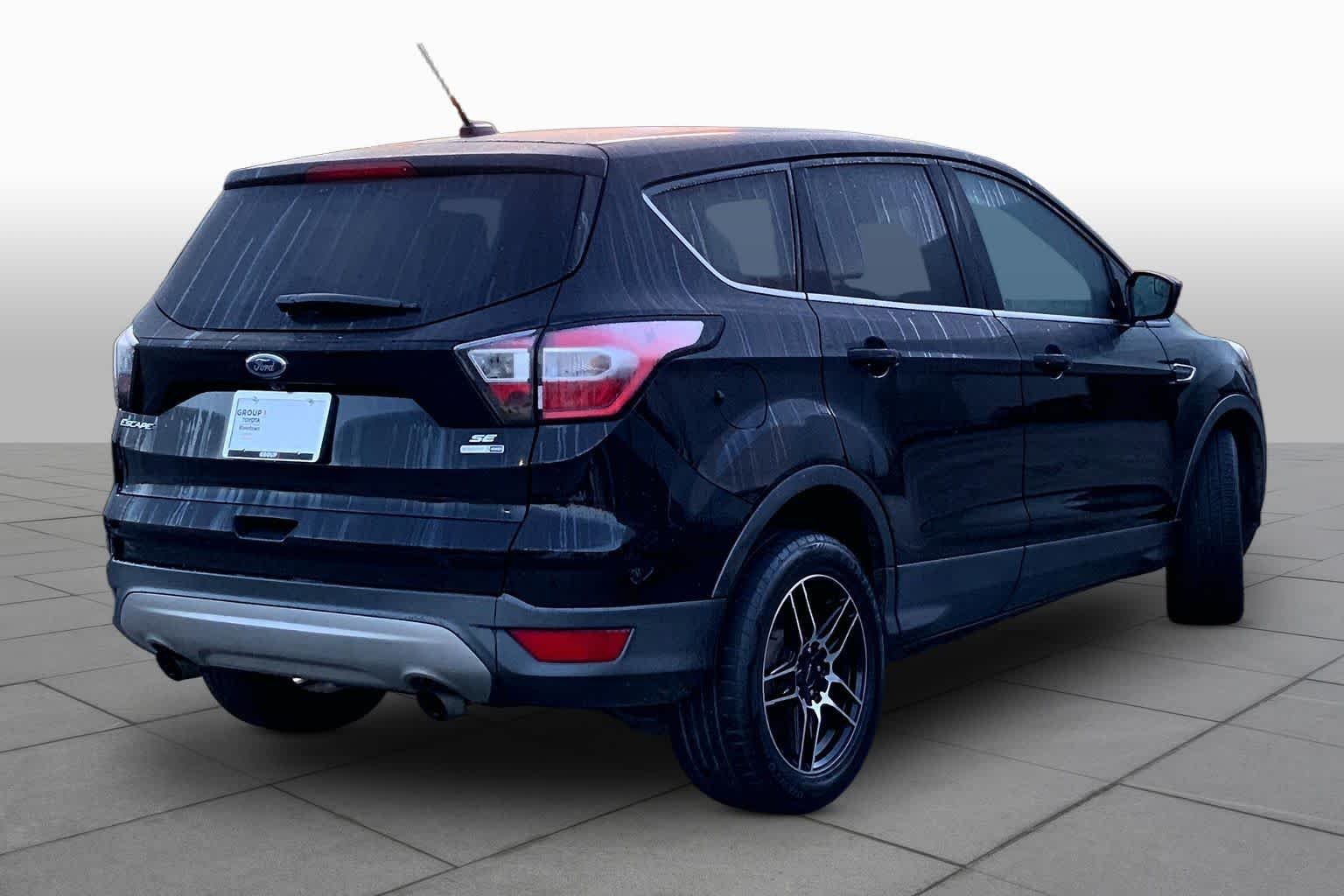 Used 2017 Shadow Black Ford SE image 12