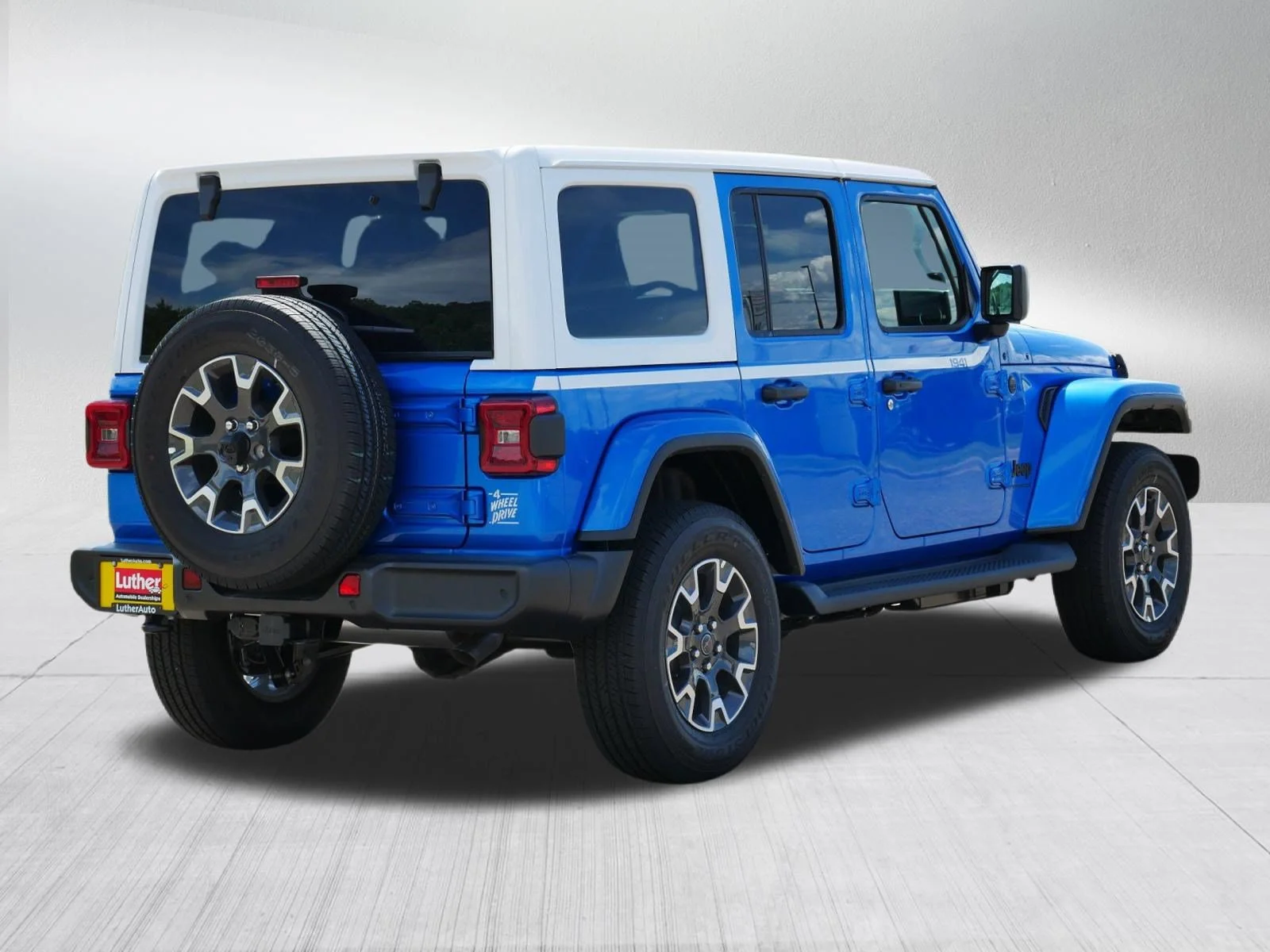 New 2026 Hydro Blue Pearl-Coat Exterior Paint Jeep Sahara image 2