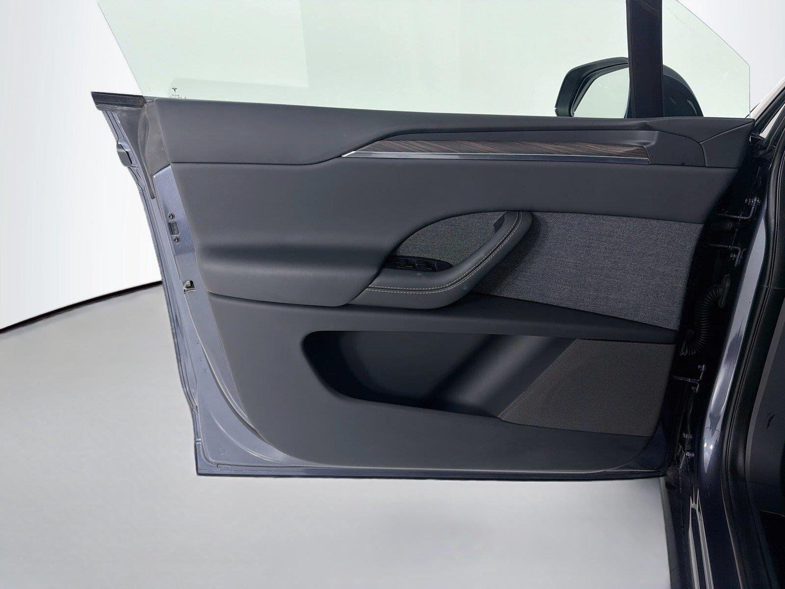 Used 2023  Tesla  image 6