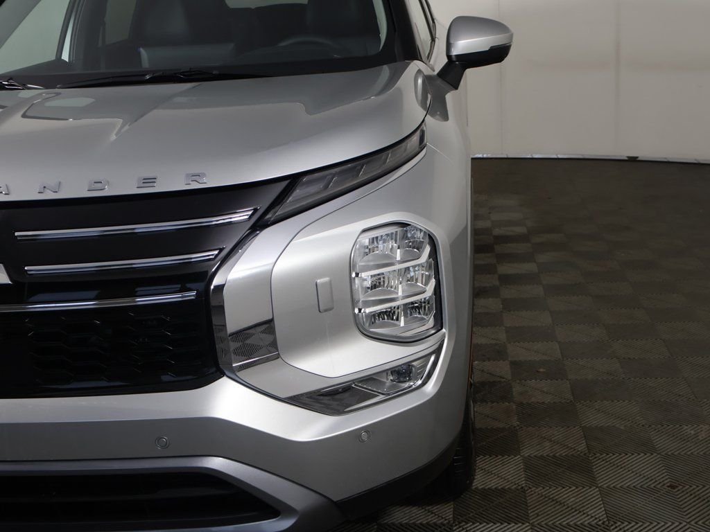 New 2026 Silver Mitsubishi SE image 16