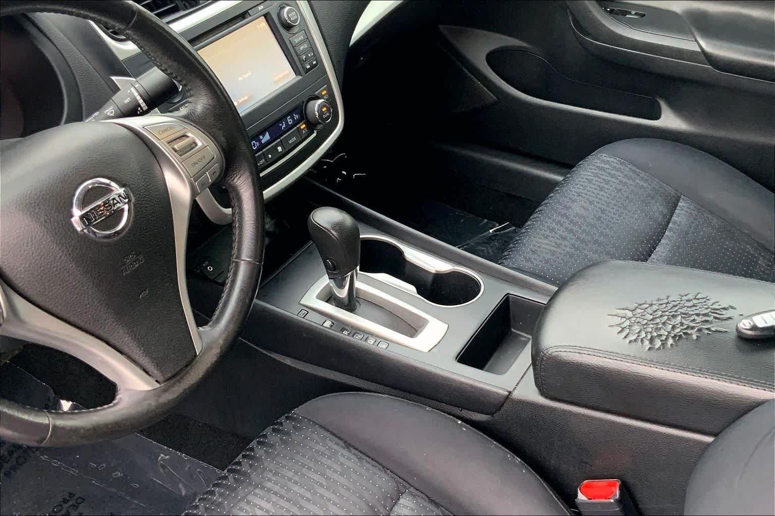 Used 2016 Brilliant Silver Nissan 2.5 SV image 17