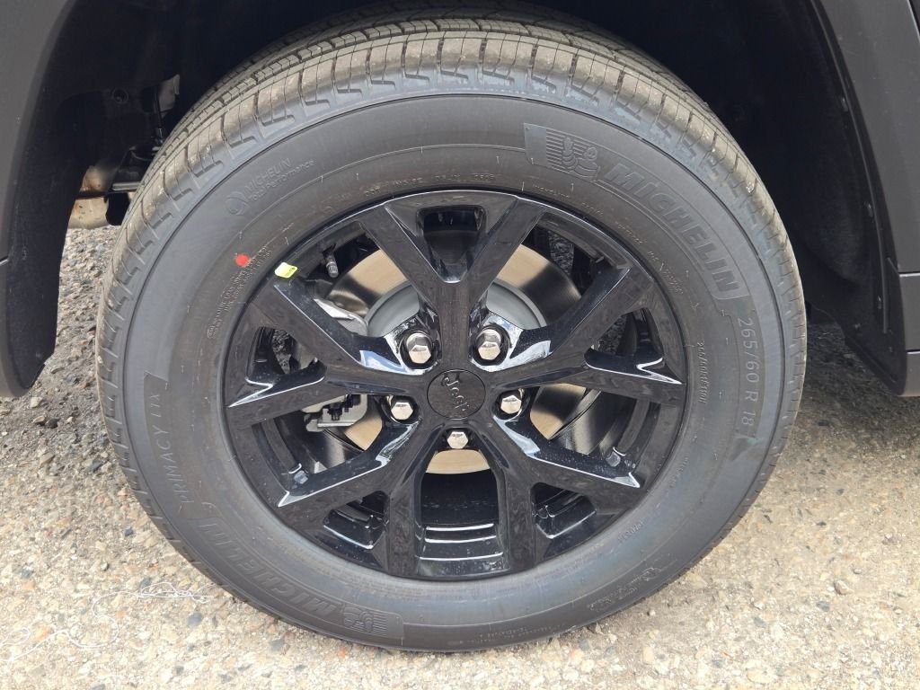 New 2026 Diamond Black Crystal Pearlcoat Jeep Altitude image 13