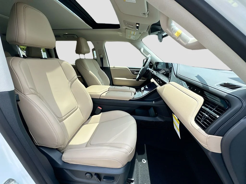 New 2026 RADIANT WHITE INFINITI Pure 2WD image 31