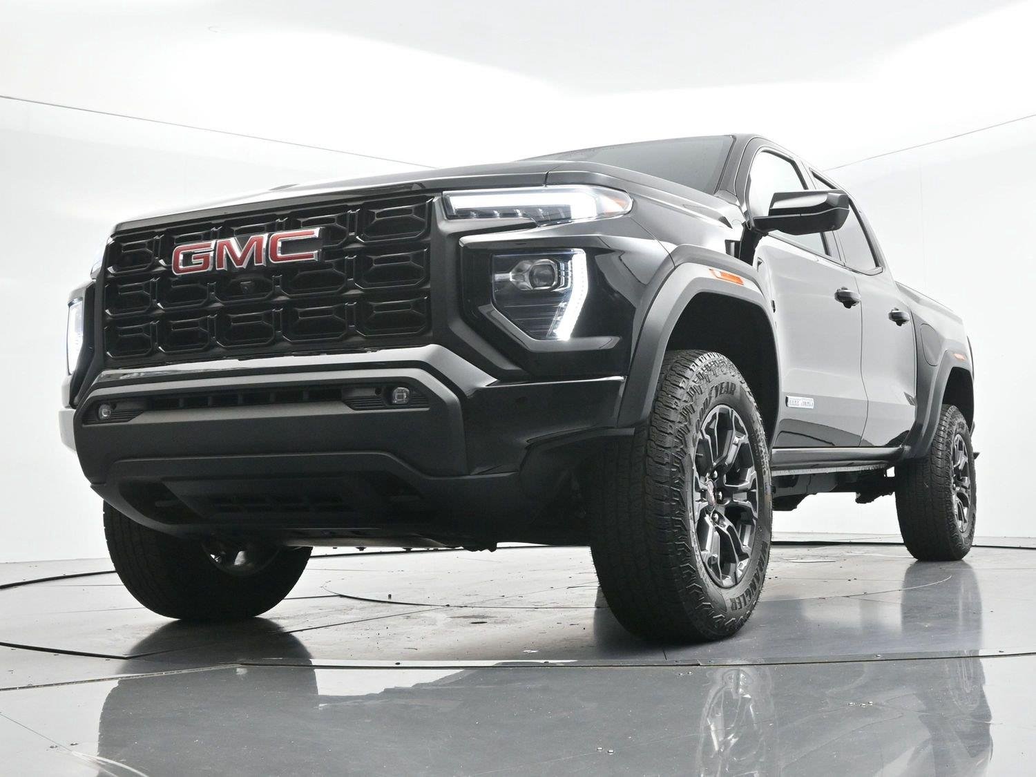 Used 2025 Onyx Black GMC Elevation image 44